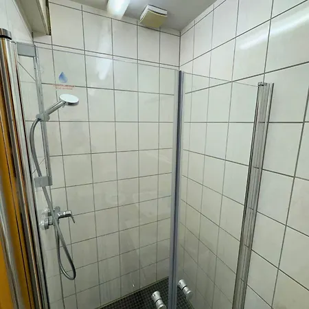 Haus Mit Kostenlosen Oeffentlichen Parkplaetzen 펜션 쾰른