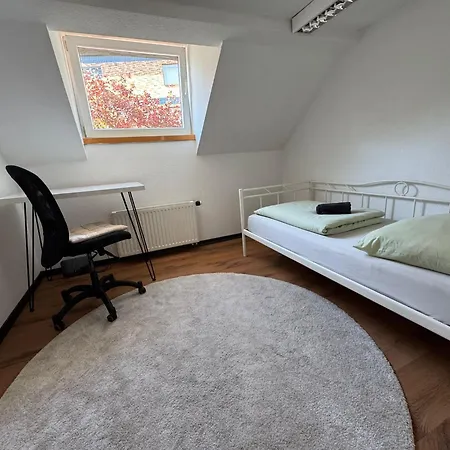 Haus Mit Kostenlosen Oeffentlichen Parkplaetzen Cologne