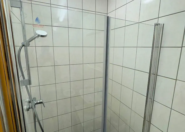 Haus Mit Kostenlosen Oeffentlichen Parkplaetzen 펜션 쾰른