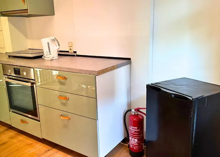Haus Mit Kostenlosen Oeffentlichen Parkplaetzen 펜션 *
