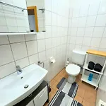 Haus Mit Kostenlosen Oeffentlichen Parkplaetzen Κολωνία